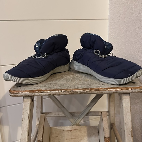 LANDS’ END BLUE PUFFER SLIP ON BOOTIE SLIPPER SIZE 8 - Picture 3 of 8